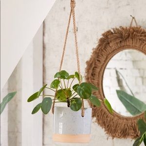 🎉Editor’s Pick 🎉 Ceramic Hanging Planter 🌱😍